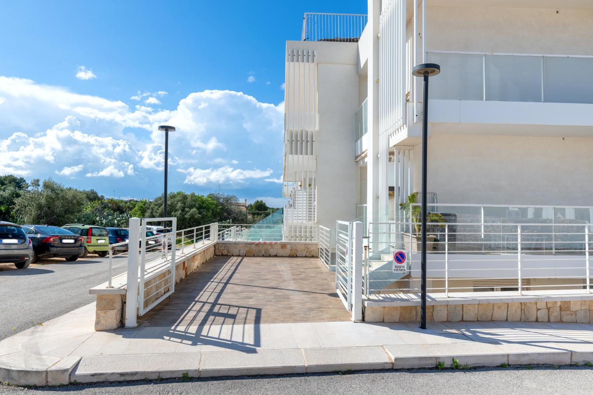 פולינאנו א מארה Exclusive Deluxe Apt Up To 6 People & Heated Tub מראה חיצוני תמונה