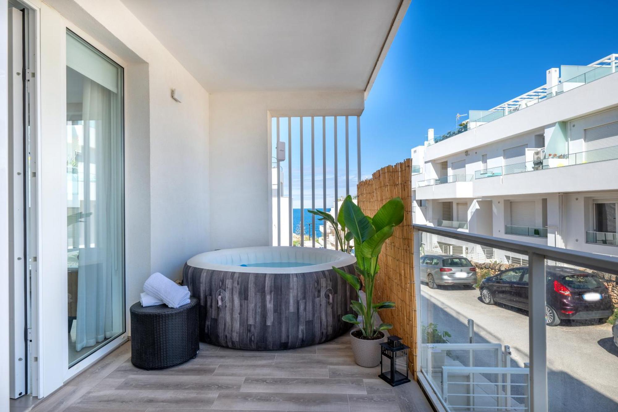 פולינאנו א מארה Exclusive Deluxe Apt Up To 6 People & Heated Tub מראה חיצוני תמונה